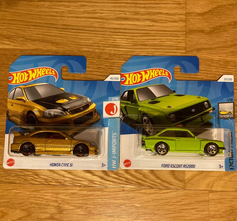 Hotwheels Honda Civic Si ja Ford Escort RS2000 -pikkuautot