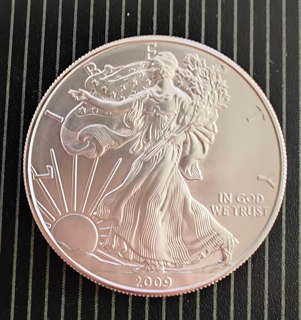 1 oz $1 USD American Silver Eagle Coin BU