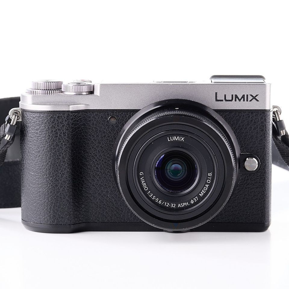Panasonic Lumix GX9 + 12-32mm (SC: 2100)