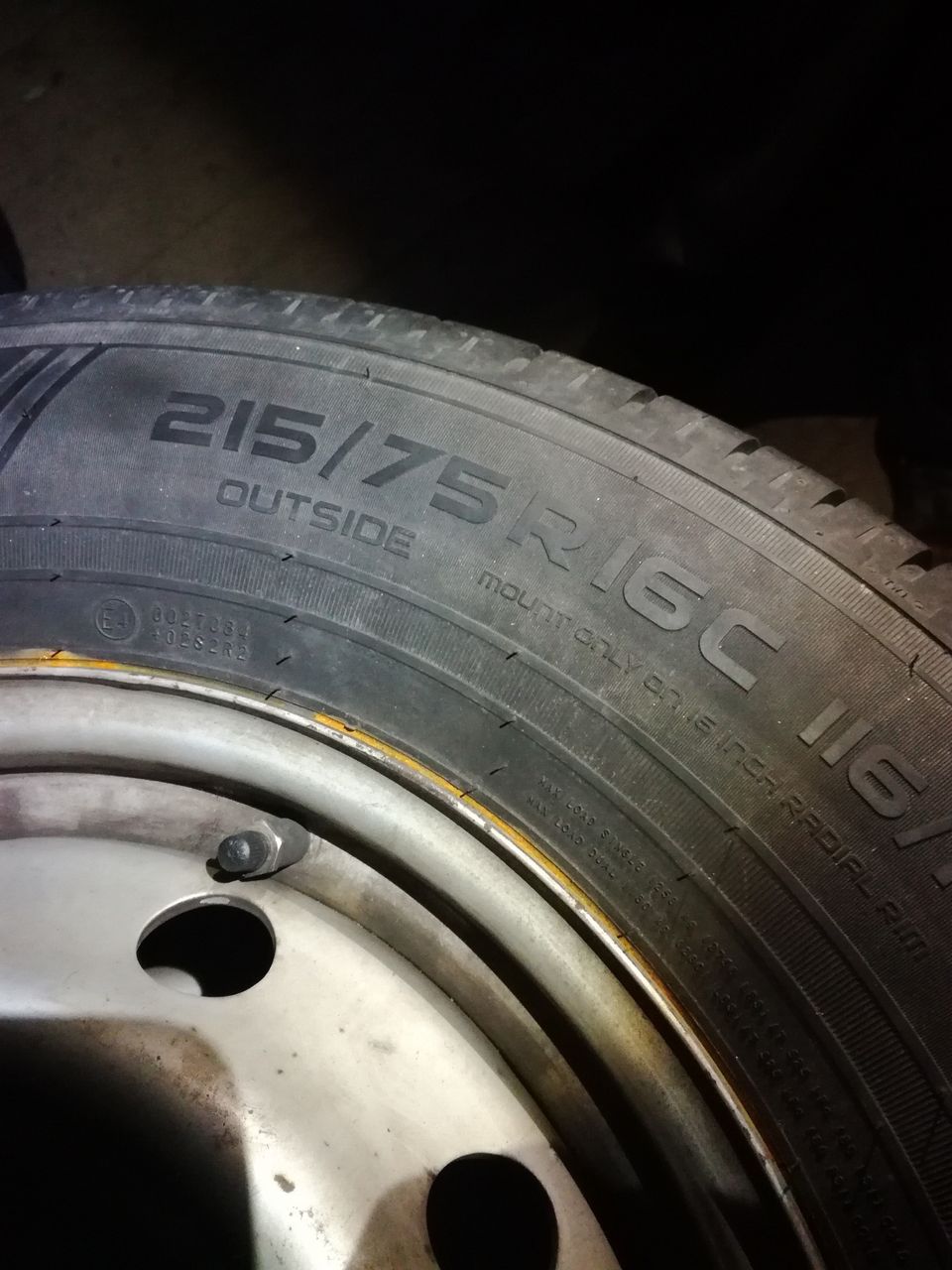 Kesärenkaat 215/75r 16c