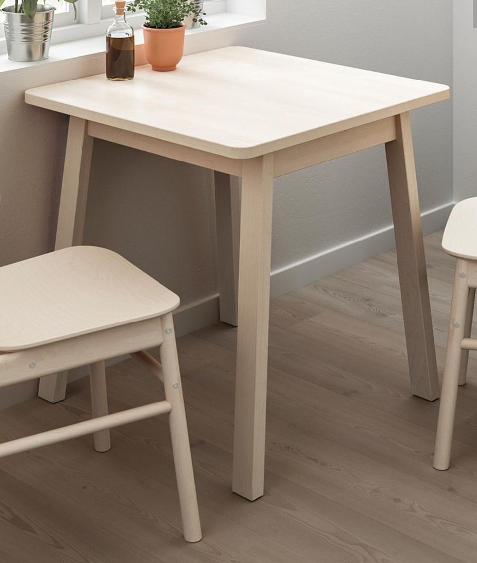 Ruokapöytä Ikean Norråker massiivipuinen