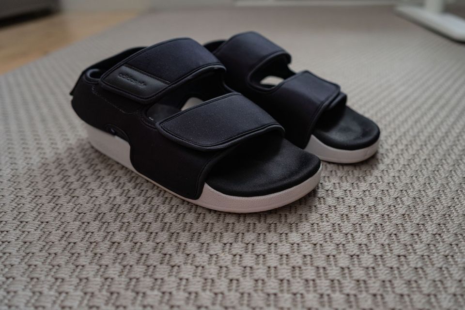 Adidas sandaalit (US 11)