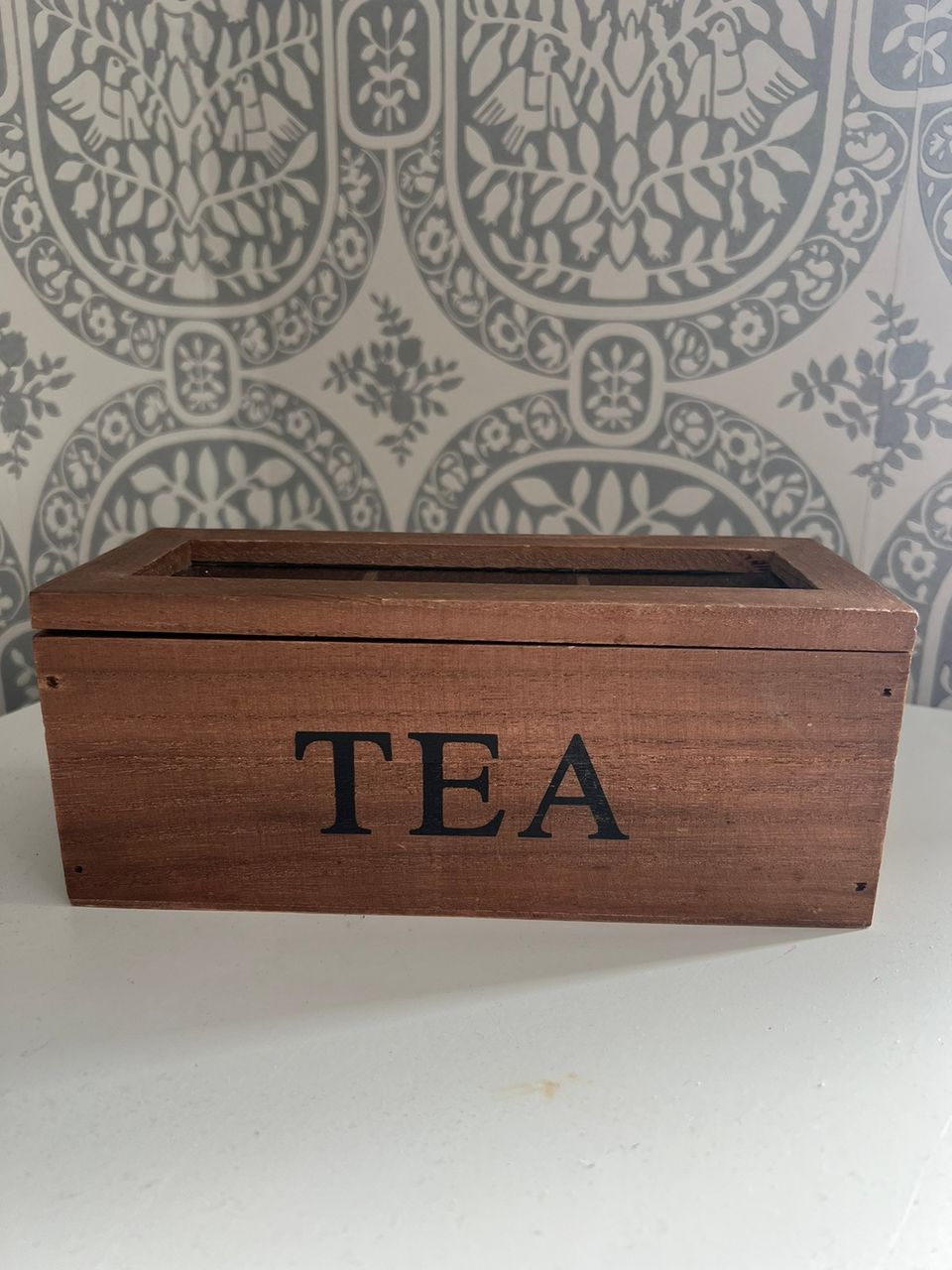 Puinen teelaatikko