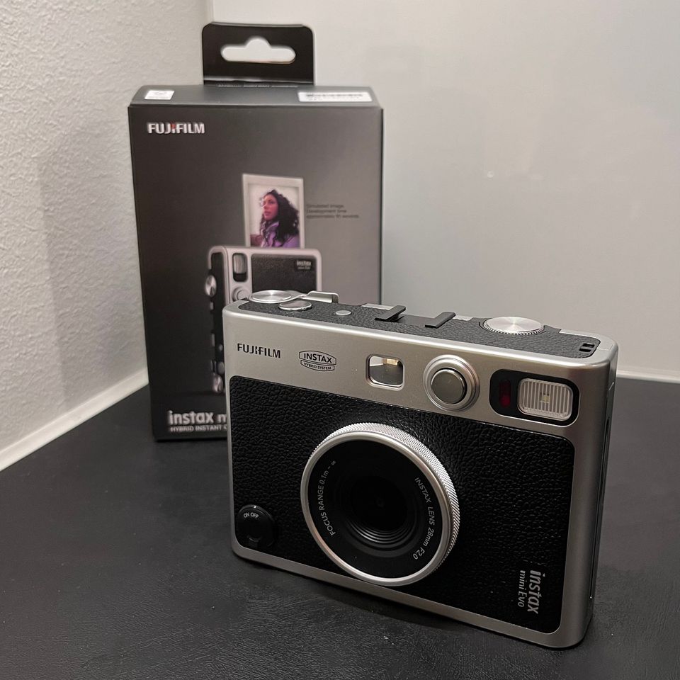 Fujifilm Instax Mini Evo -pikakamera ja tulostin
