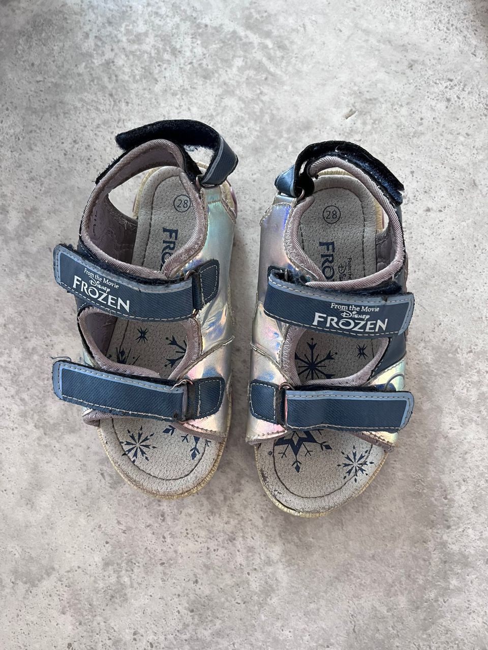 Frozen sandaalit, 28