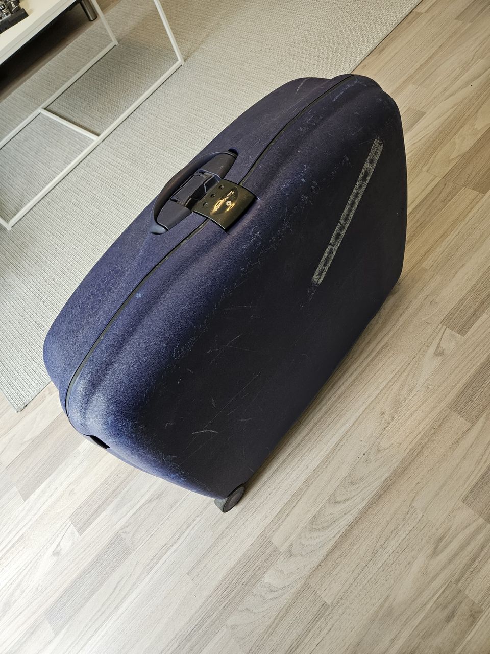Iso Samsoniten vedettävä matkalaukku