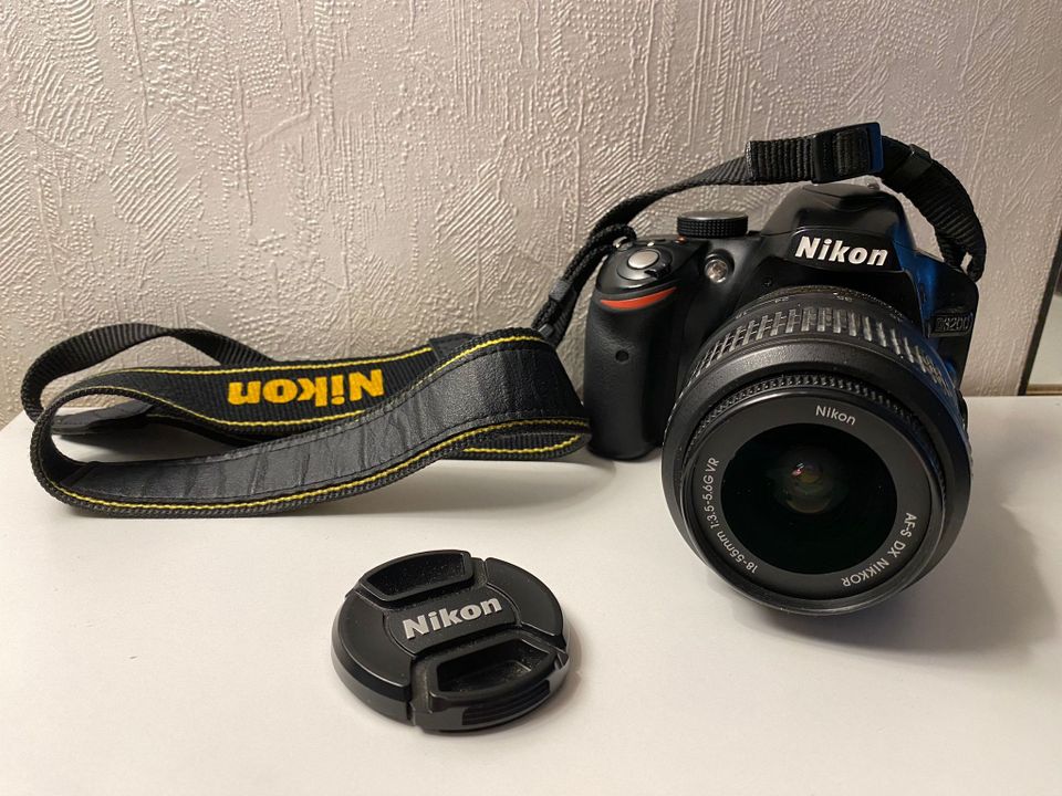 Nikon D3200 + AF-P 18–55mm VR Kit