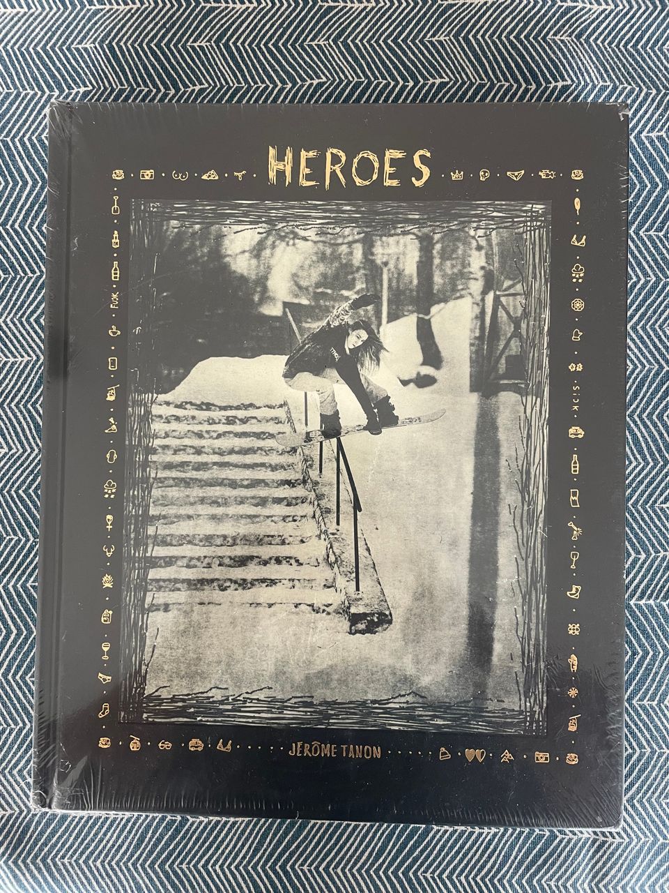 Lumilauta Kirja Heroes by Jerome Tanon