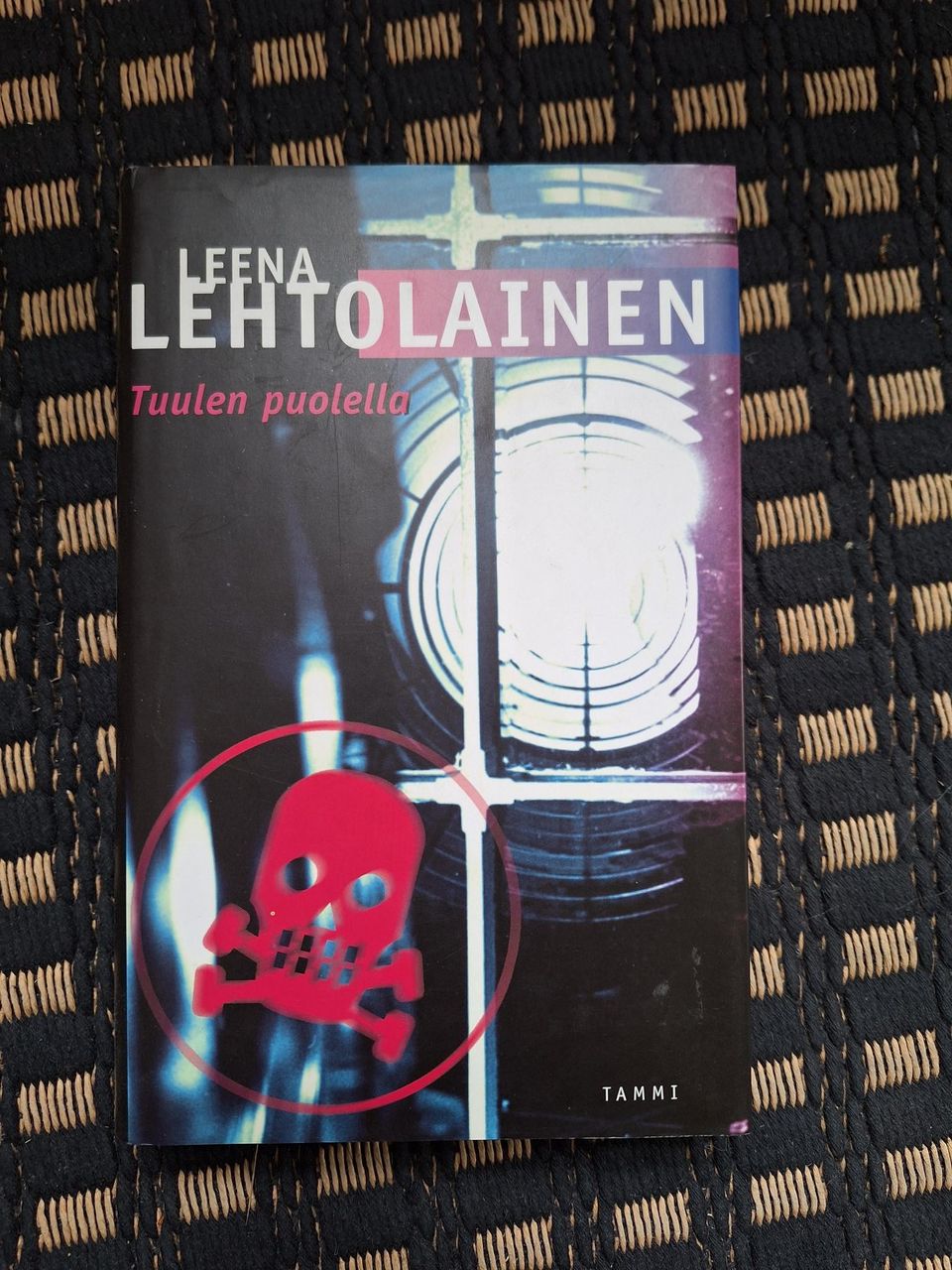 Leena Lehtolaisen kirjoja