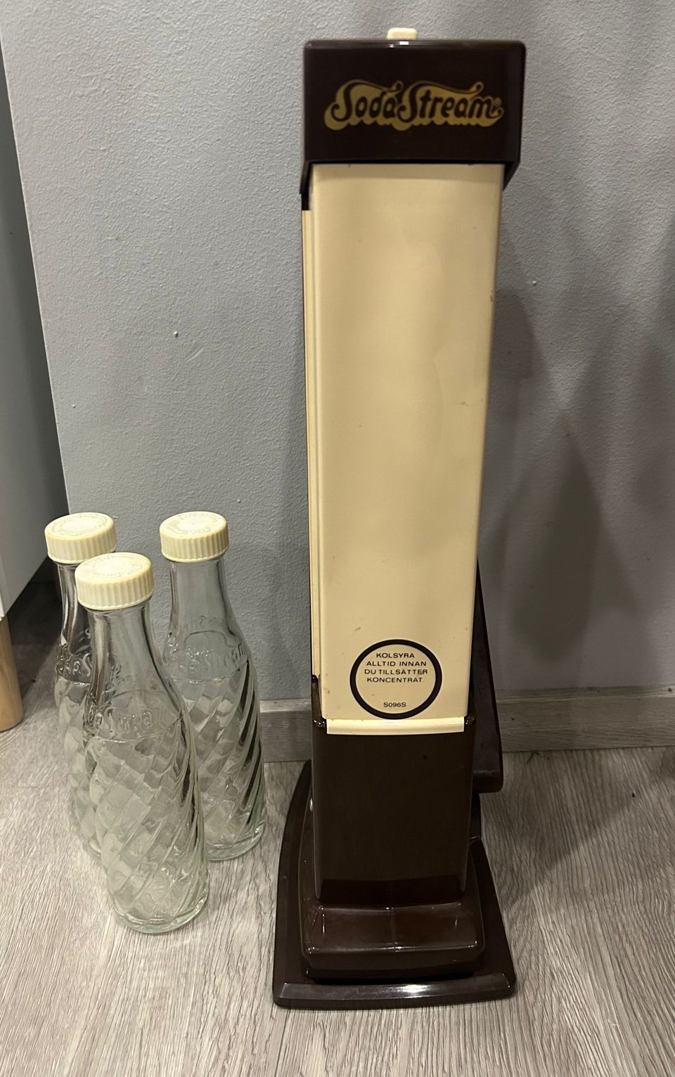 Harvinainen vintage Sodastream 1970-1980 + 3 Sodastream lasipulloa