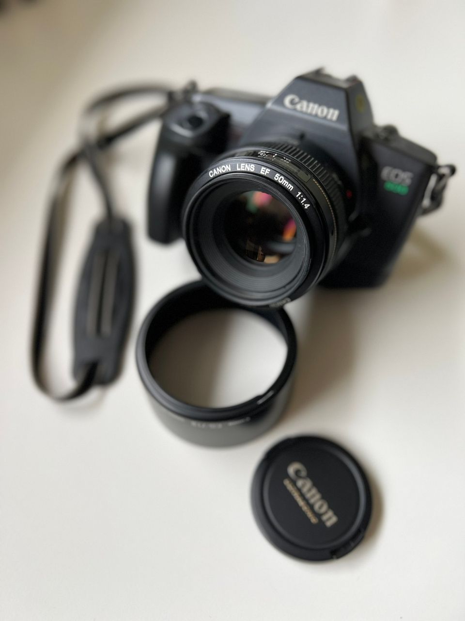 Canon EOS 600 & EF 50 mm 1.4 USM & tarvikkeet