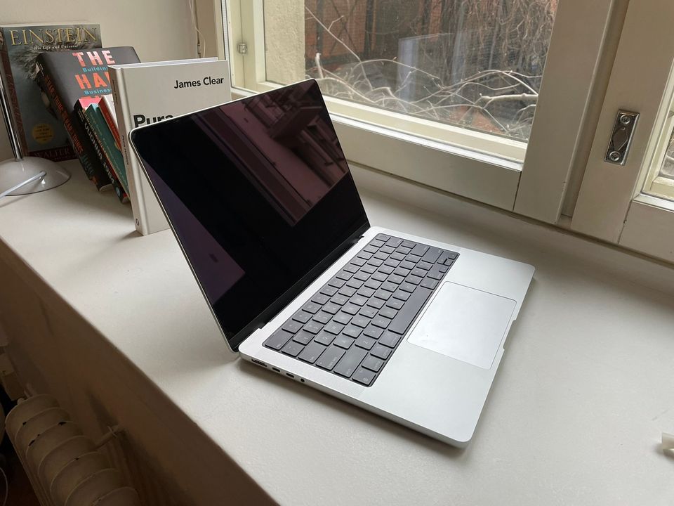 14" MacBook Pro M2 Pro 32GB 1TB 12 CPU 19 GPU (US keyboard)