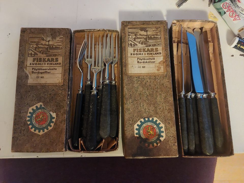 Vanhat Fiskars pöytähaarukat/veitset
