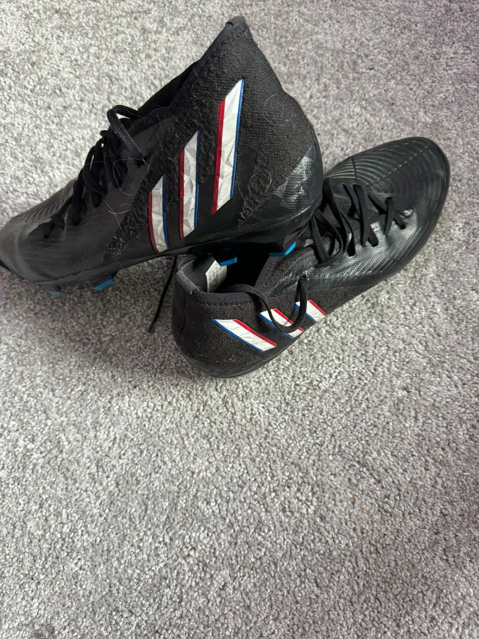Adidas predator jalkapallo kengät