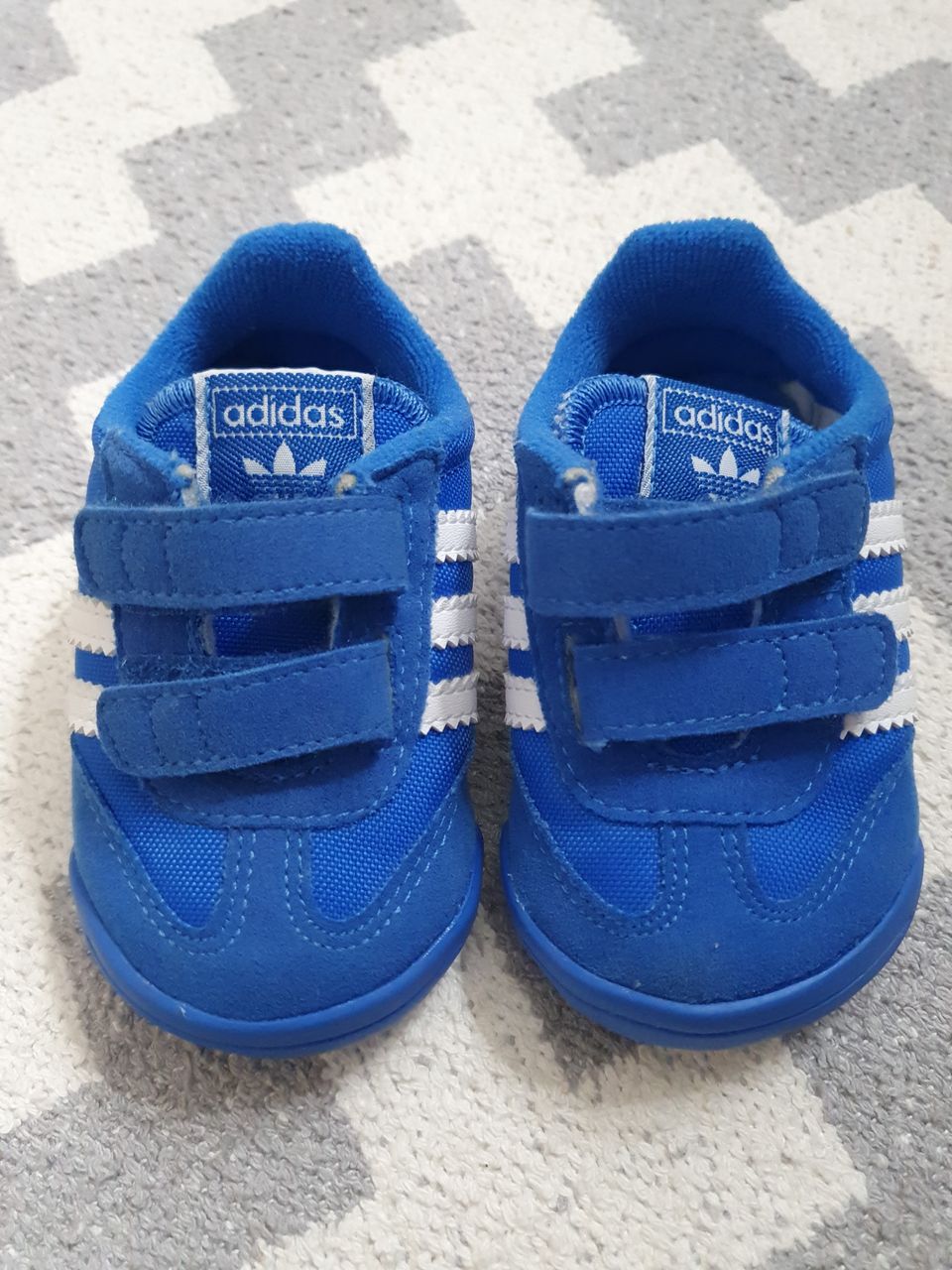 Adidas vauvan kengät, koko 18