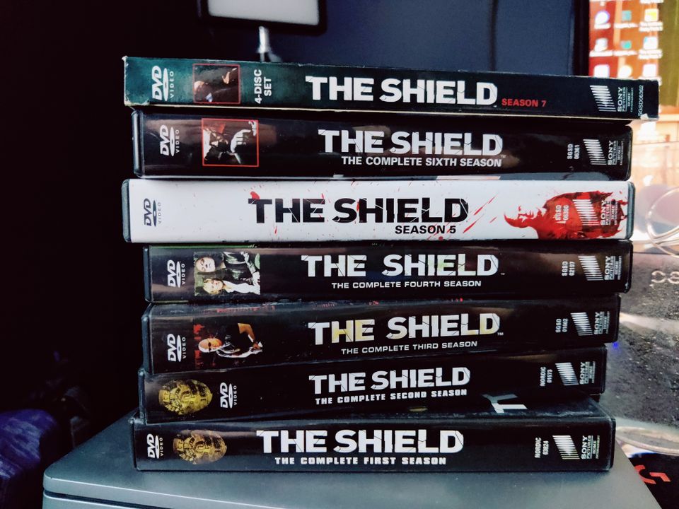 Elokuvapaketti 12 -Shield tv-sarja-