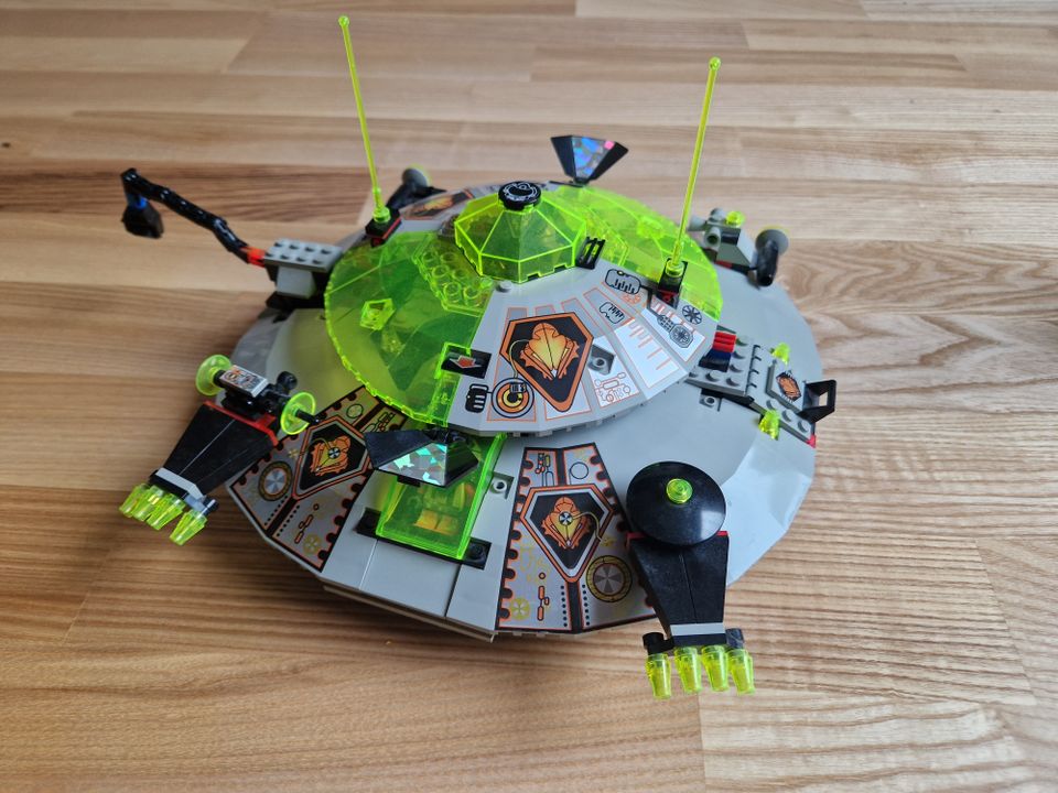 Lego Alien Avenger 6975