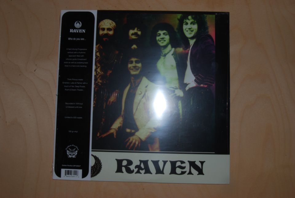 Avaamaton LP: Raven