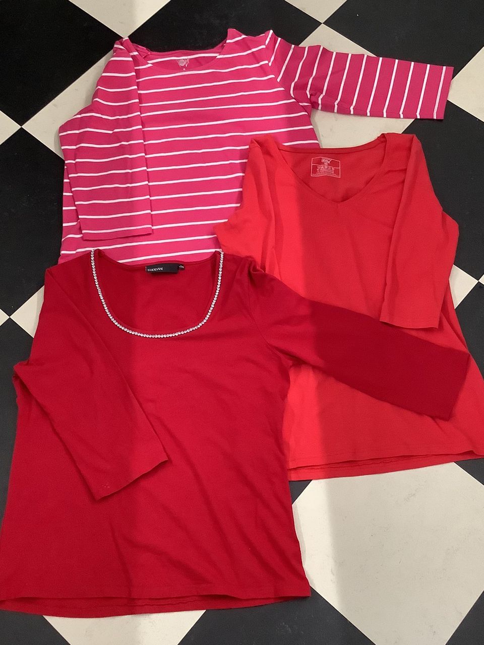Naisten T-paita, punainen, 3 kappaletta, uusi, uudenveroinen