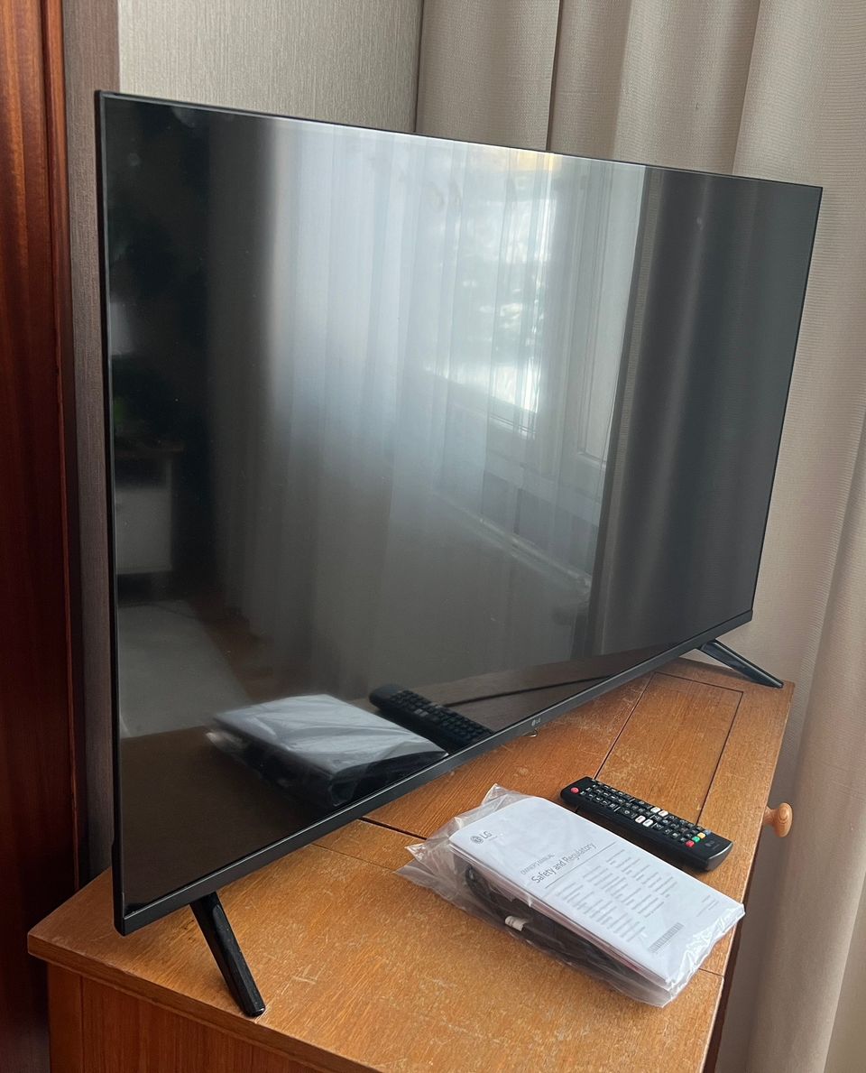 2023 ostettu LG:n 43” 4K UHD TV (43UR73006LA)