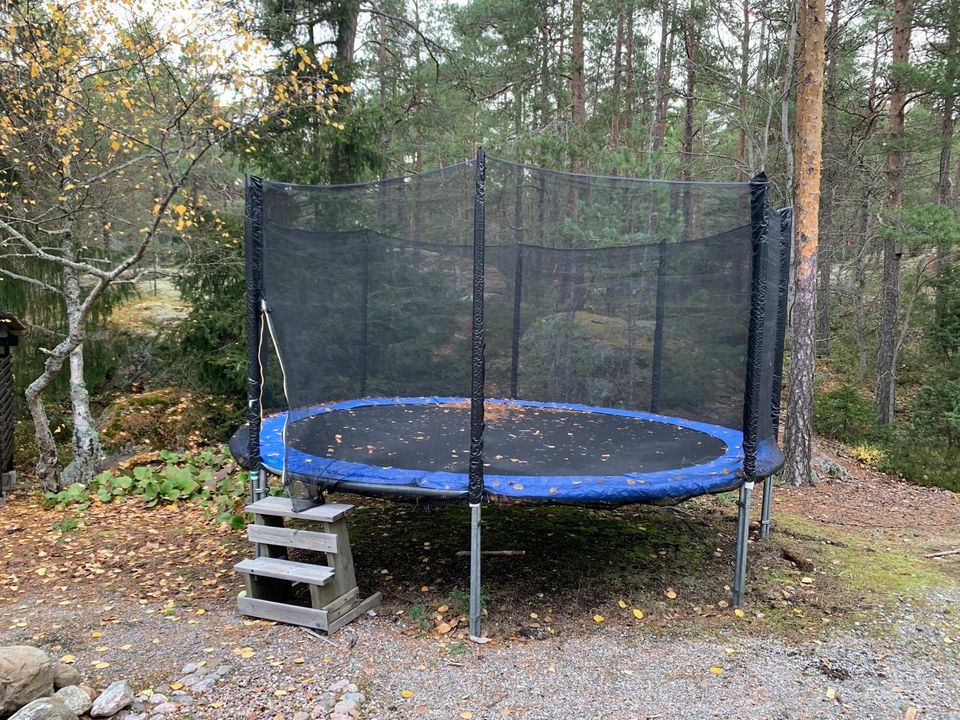 Myydään trampoliini