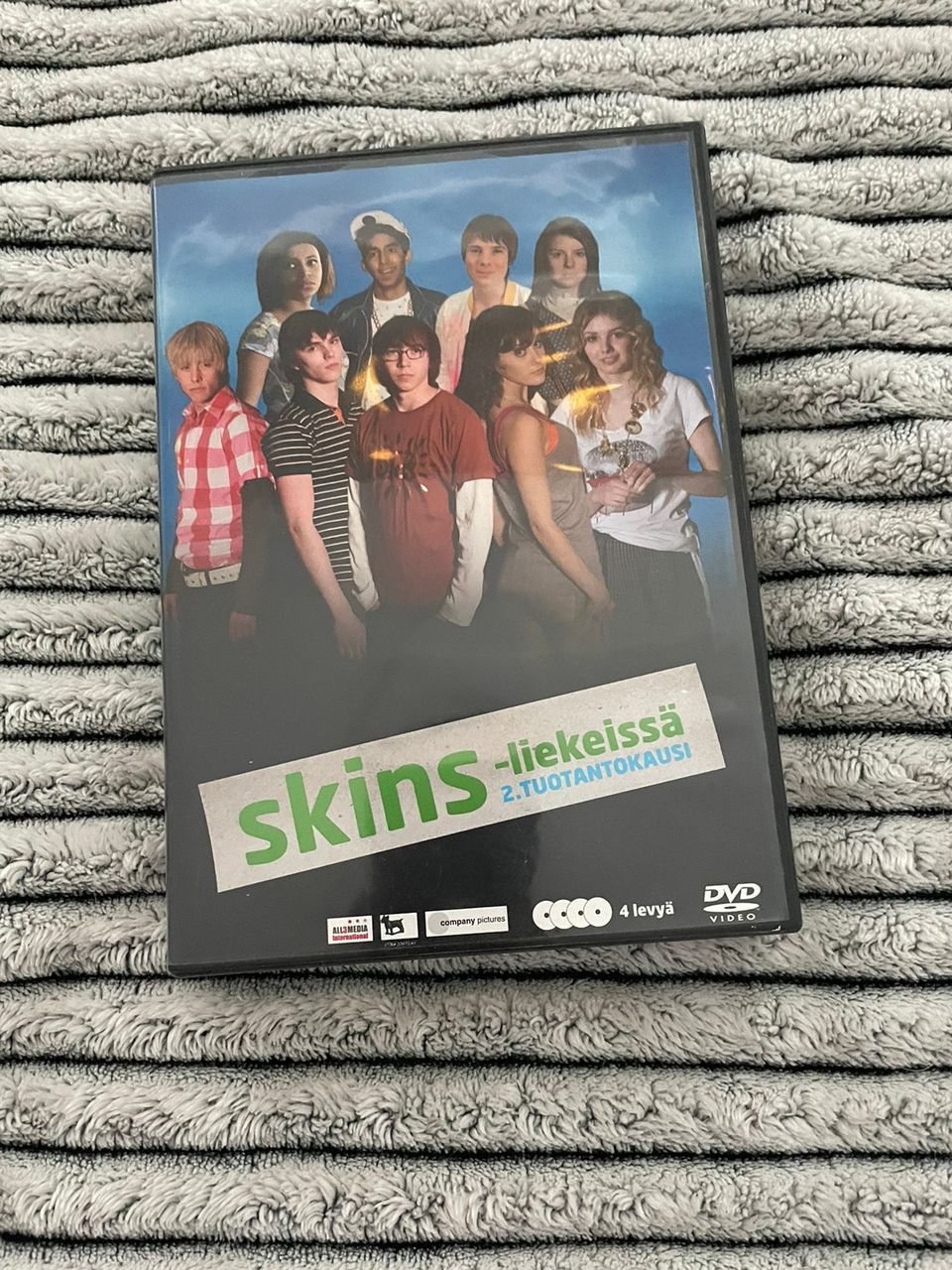 Myydään Skins Liekeissä toinen tuotantokausi DVD