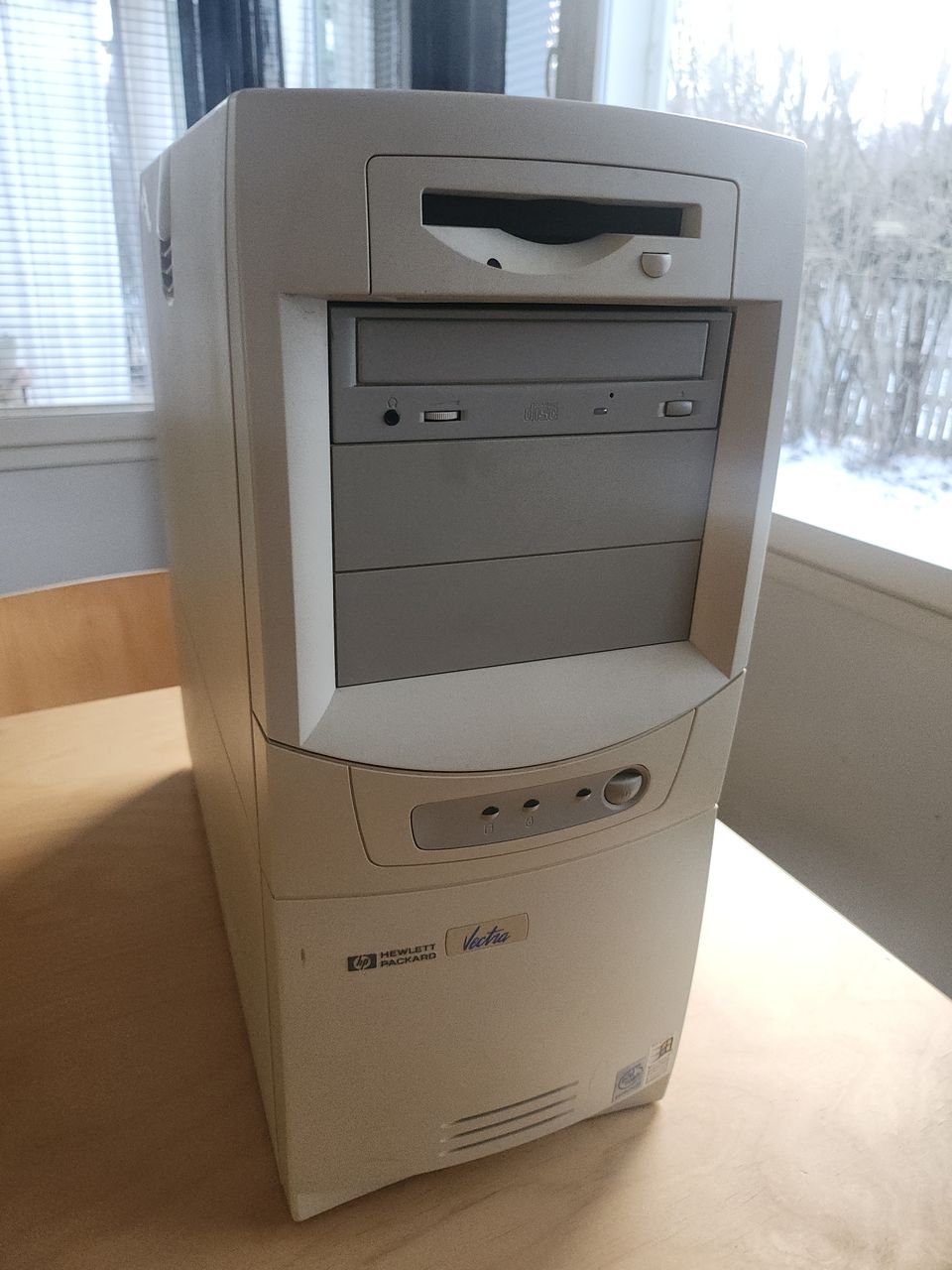 Retrokone HP Vectra VL400 (Pentium3, Geforce FX 5600)
