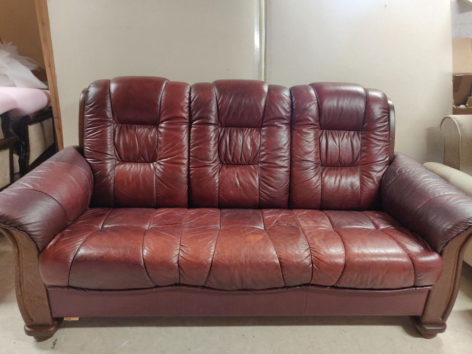 Antiikkinahkainen sohva