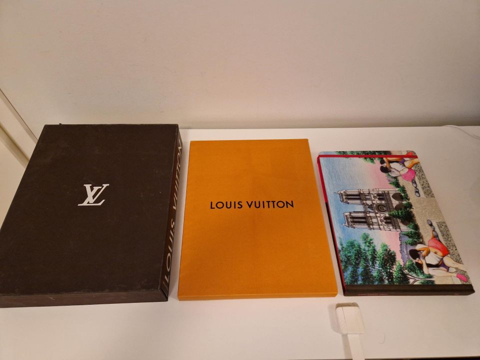 Louis Vuitton kirjat, 3 kpl
