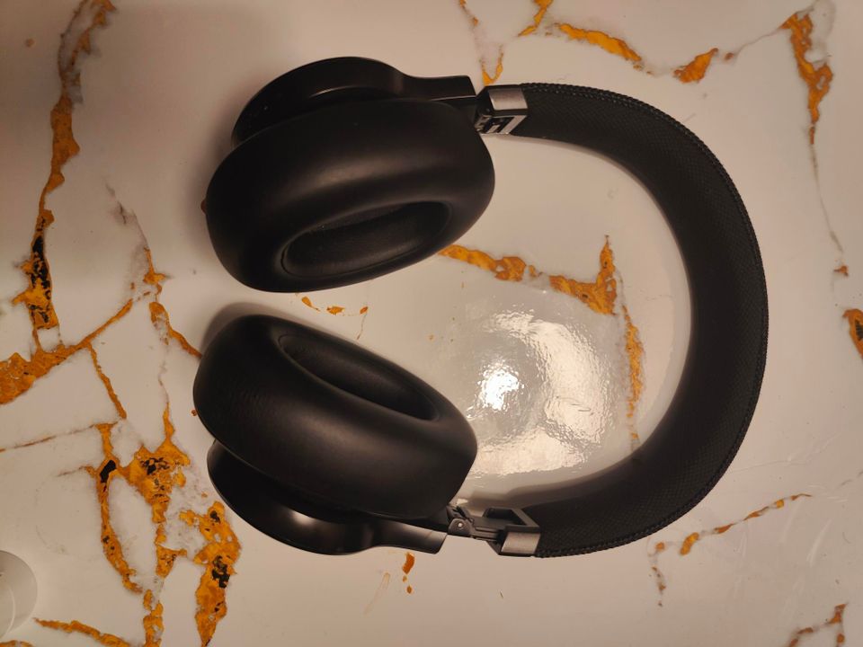 JBL LIVE660NC headphone with ANC in good condition