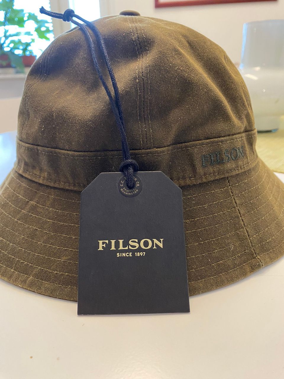 Filson tin bush hat. L koko