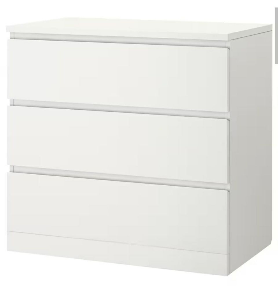 O: Valkoinen Ikean Malm-lipasto