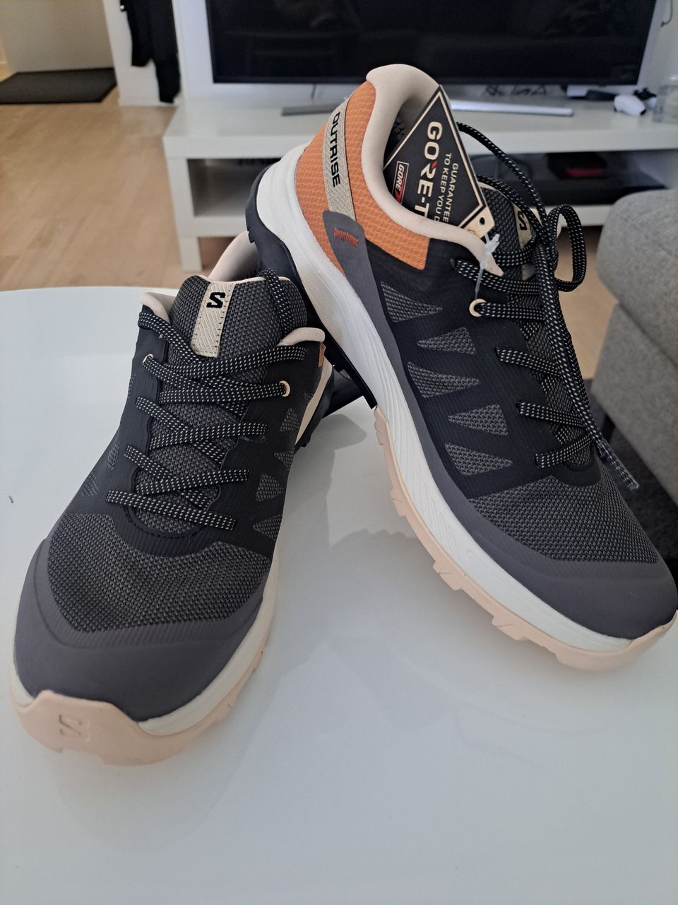 Retkikenkä: Salomon Outrise GTX W (uudet)