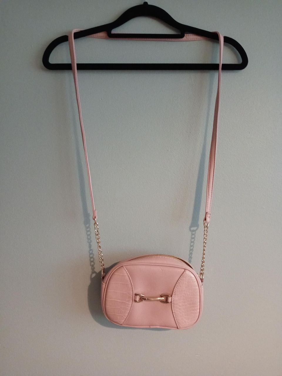 Käyttämätön pinkki laukku