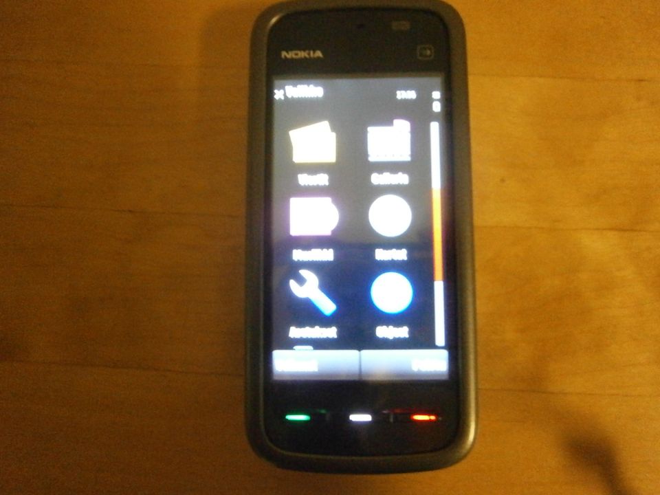 Kännykkä Nokia 5230