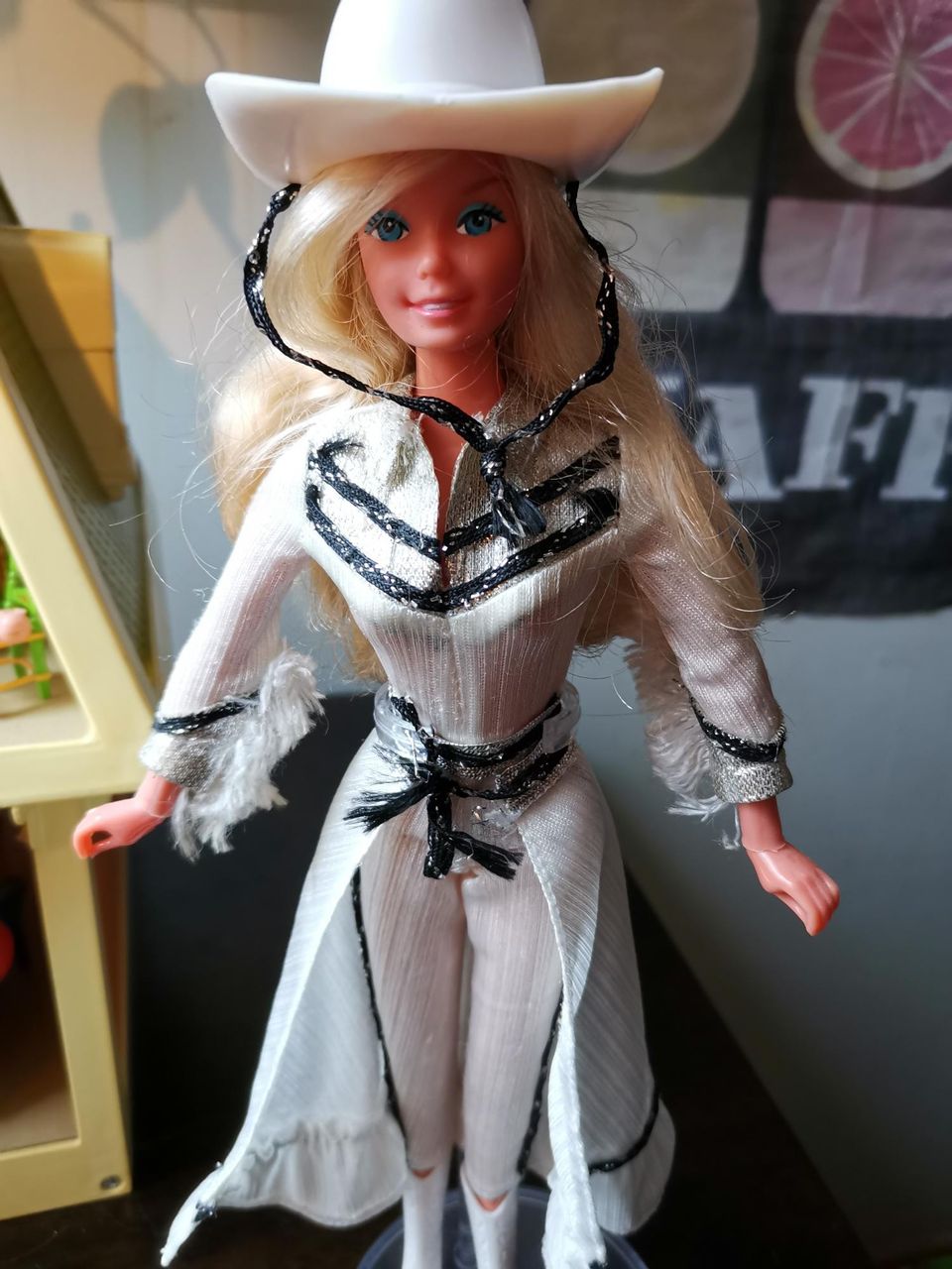 Western Barbie 1980 VARATTU