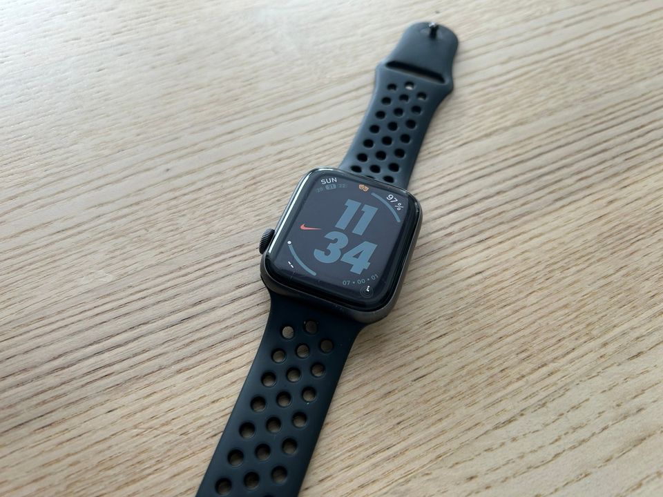 Apple Watch 4 Nike+ (44mm)