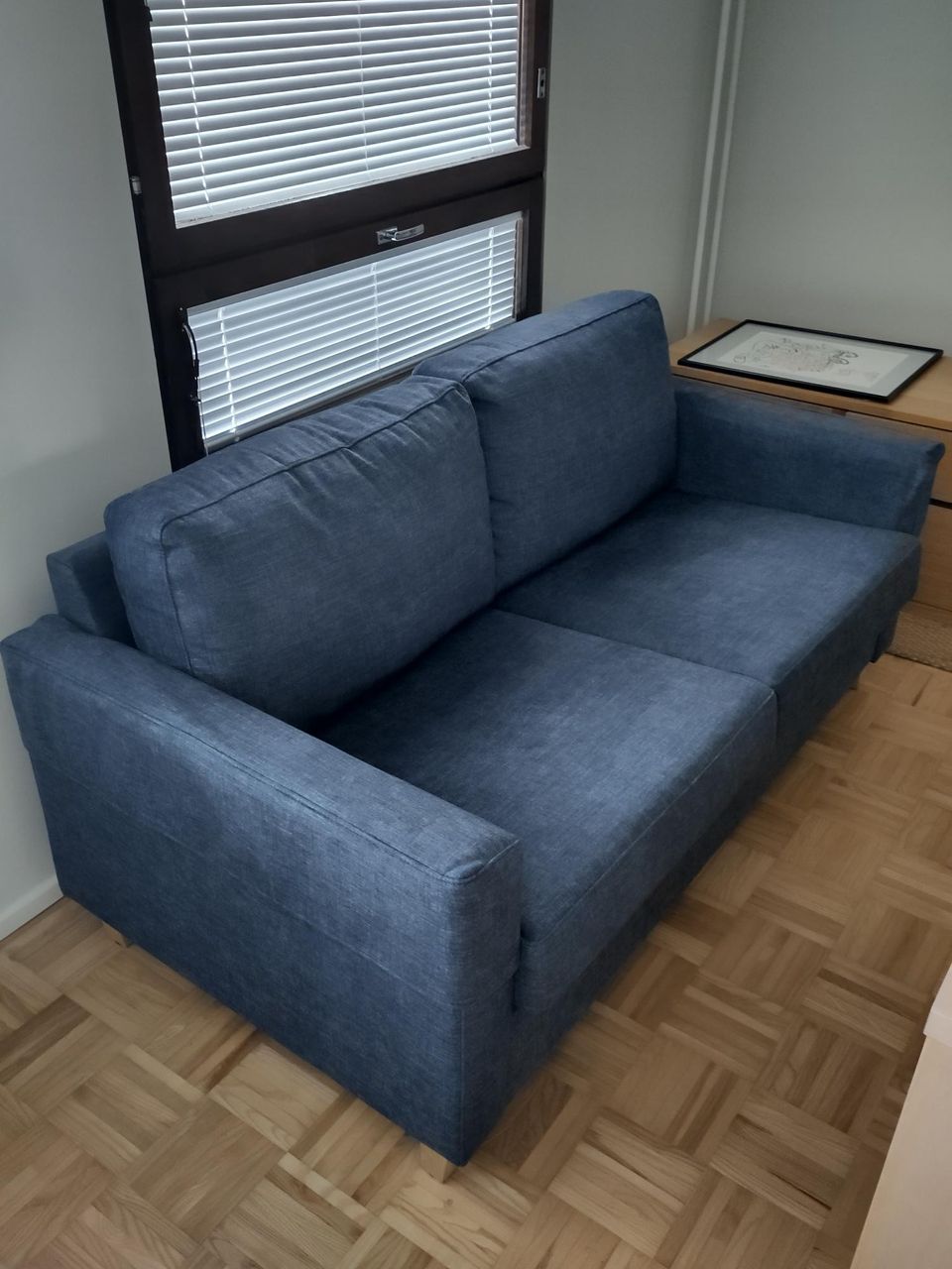 Lähes käyttämätön tummansiniharmaa sohva