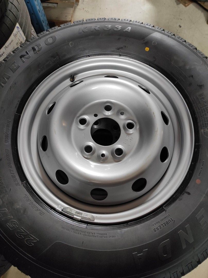 UUDET 225/75r16C Kesärenkaat vanteilla