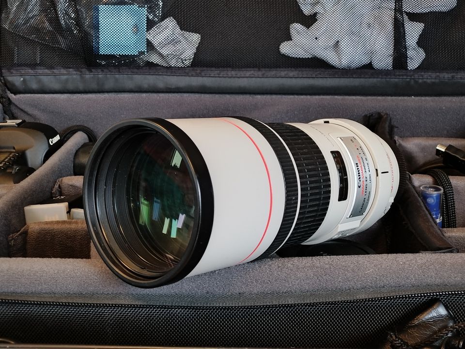 Canon EF 300mm F4 L IS Myyty