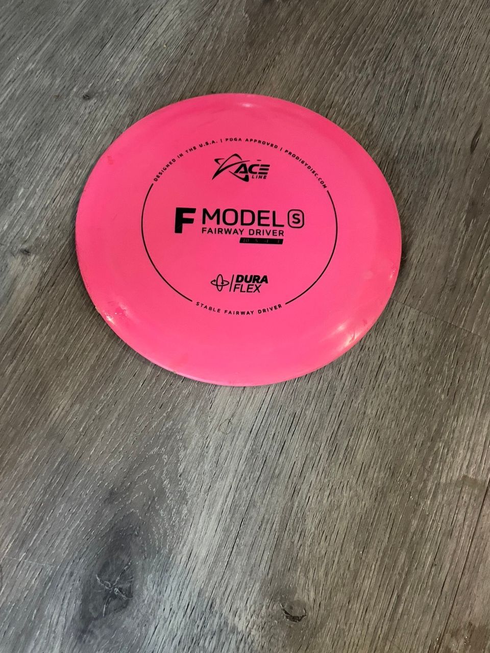 F model frisbeegolf kiekko