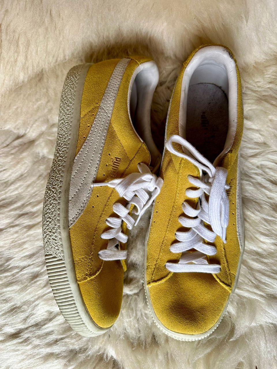 Puman keltaiset kengät