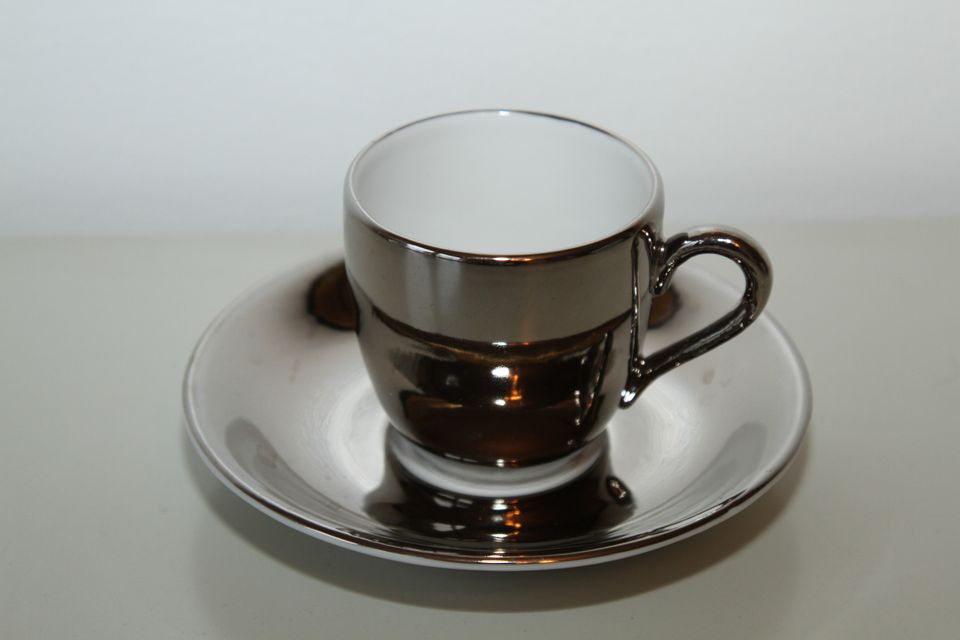 Royal Worcester Lustre Silver, espressokuppeja alusella 10 kpl