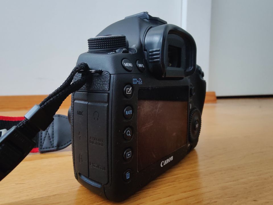 Canon EOS 5D Mark III (uutta vastaava)