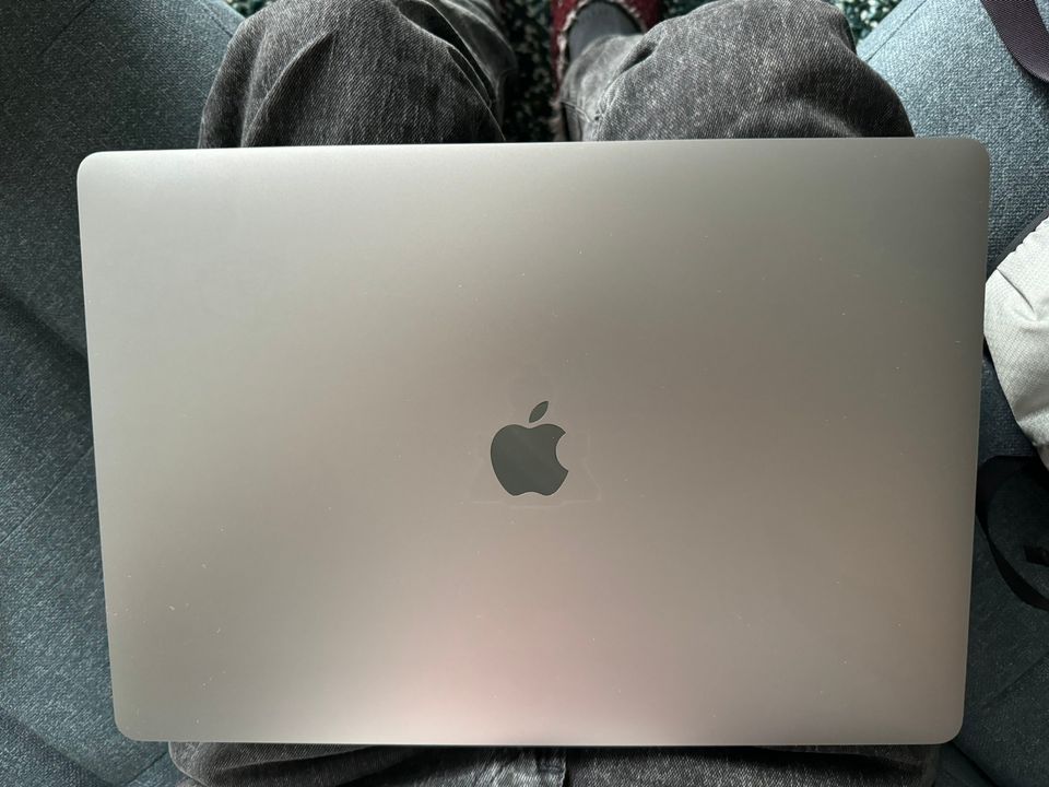 Apple Macbook Pro 16’’ 2019 intel i9/32GB/1TB/AMD RADEON