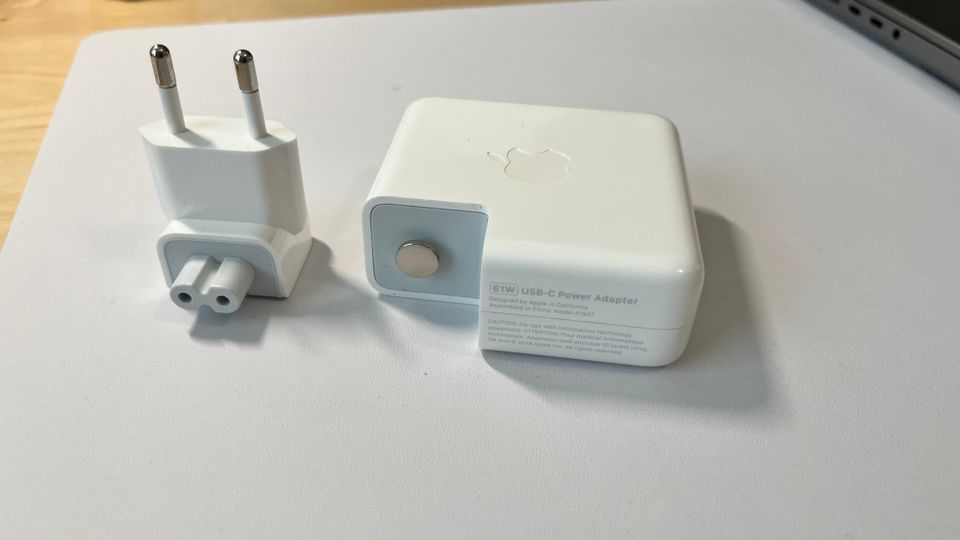 Apple MacBook USB-C laturi - 61W