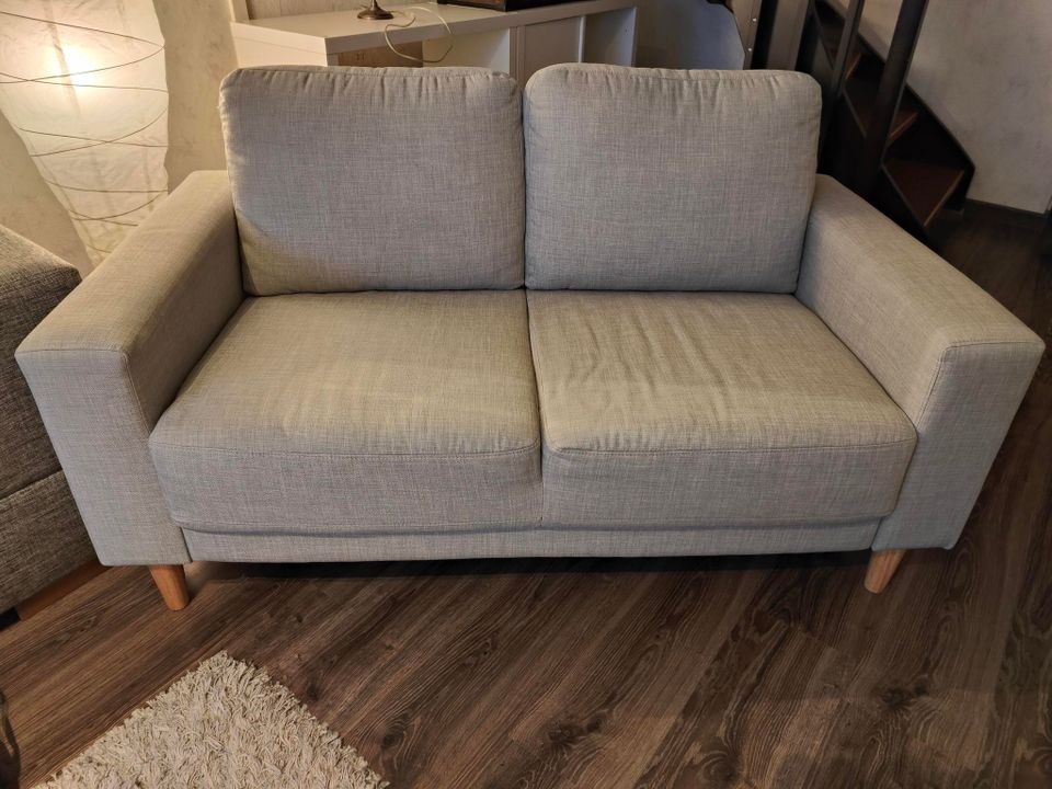 2- istuttava sohva