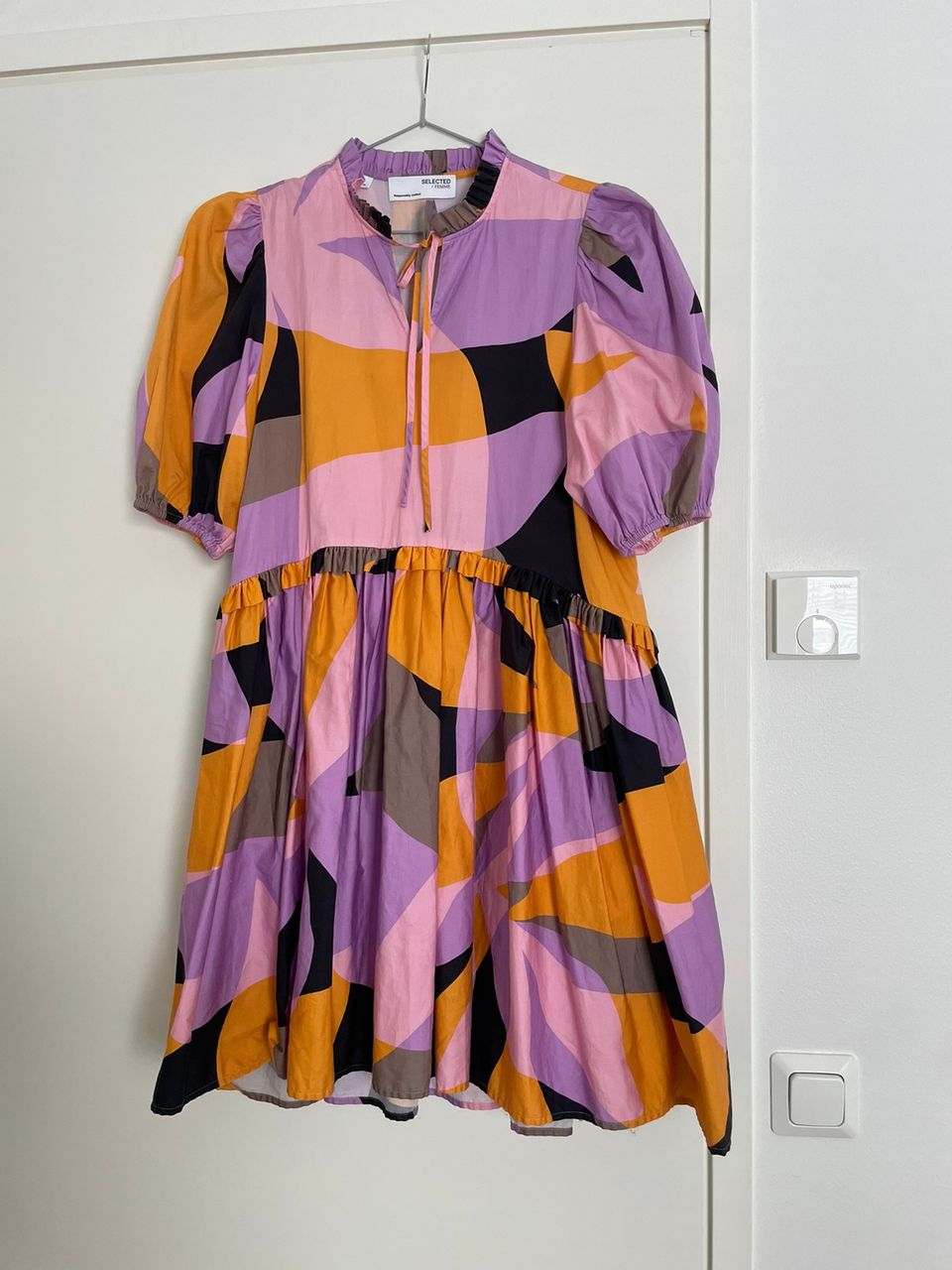 Selected FEMME Mekko slfJessy 2/4 Ruffled Short Dress