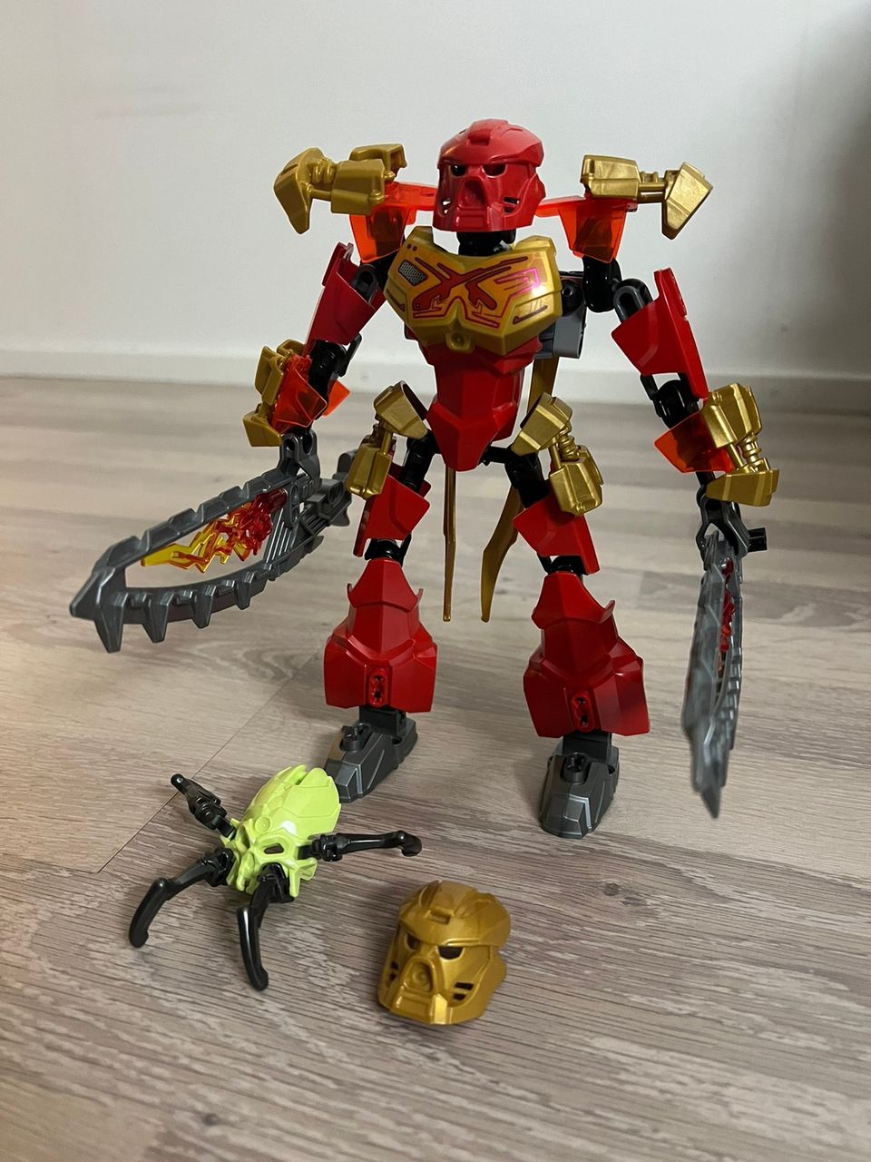 Neljä Lego Bionicle -hahmoa