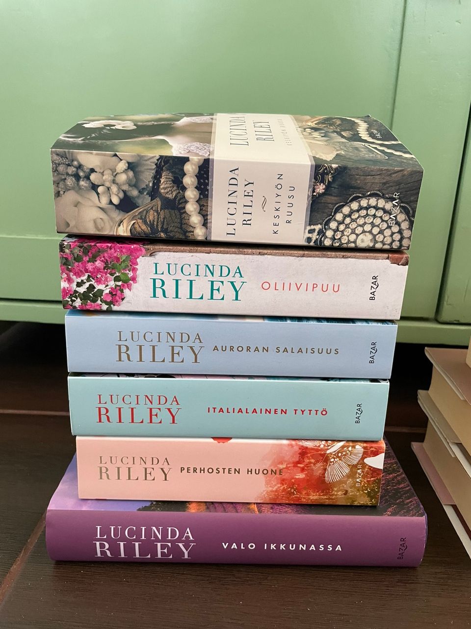 Lucinda Riley -kirjoja